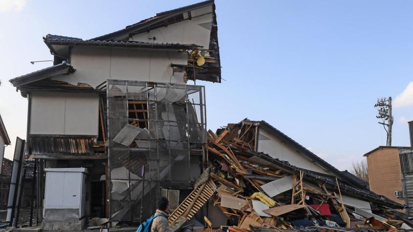 Víctimas del terremoto en Japón aumentan a 126 muertos y 210 desaparecidos