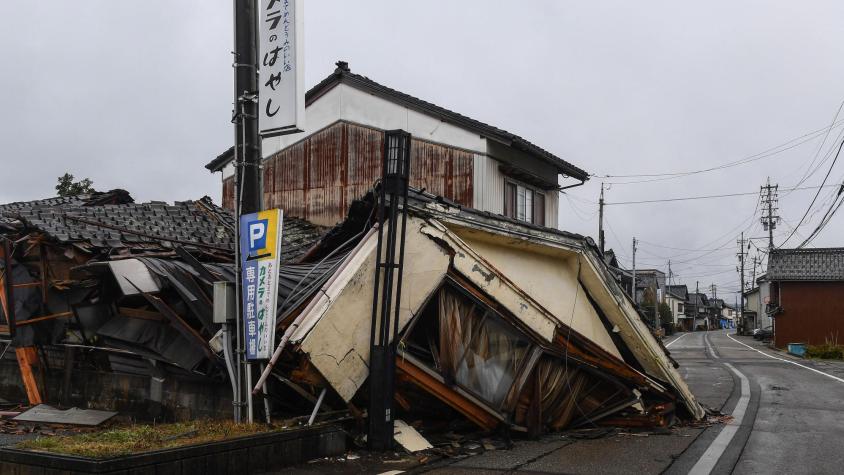 Mujer de 90 años es rescatada de los escombros cinco días después del terremoto de Japón