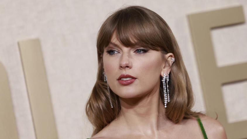 Un gesto que lo dijo todo: La reacción de Taylor Swift tras broma del anfitrión de los Globos de Oro