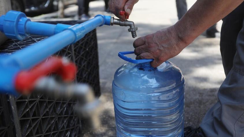 Aguas Andinas anuncia corte de agua para dos comunas de la región Metropolitana