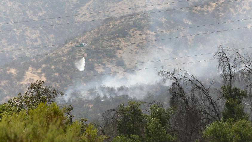 Senapred solicita evacuar sector de La Estrella por incendio forestal que amenaza a viviendas