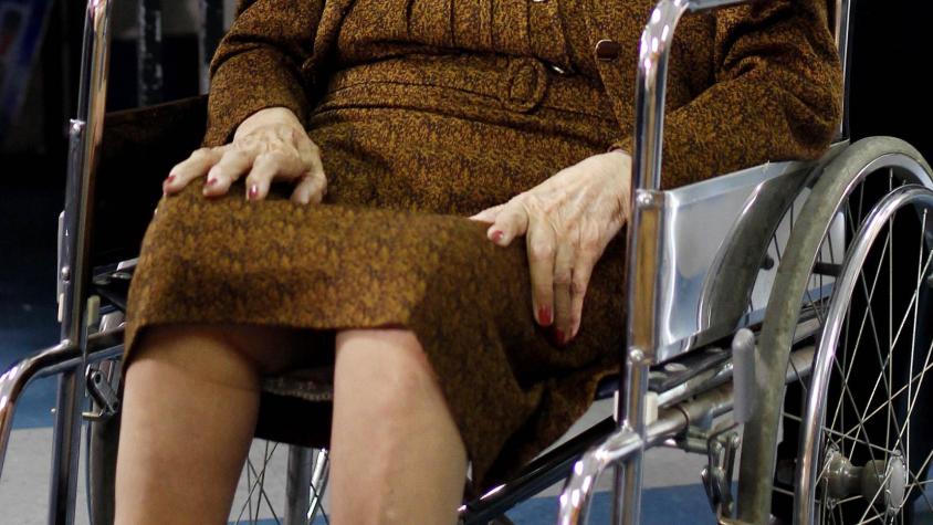 Anciana en silla de ruedas sobrevive luego que un tren le pasara por encima en Suiza