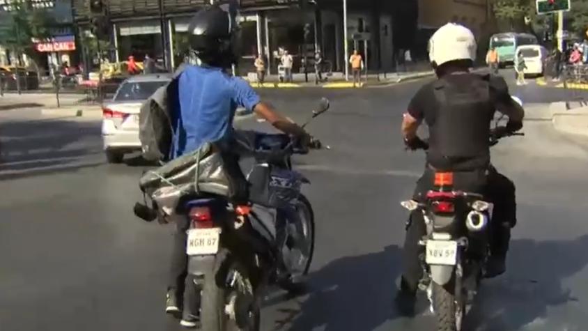 No tenía licencia: Motorista se intentó fugar contra el tránsito durante fiscalización en Independencia
