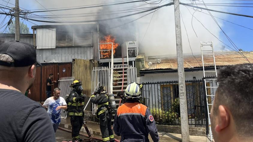 Incendio se produjo en el cerro San Roque de Valparaíso: Afectó a 4 viviendas