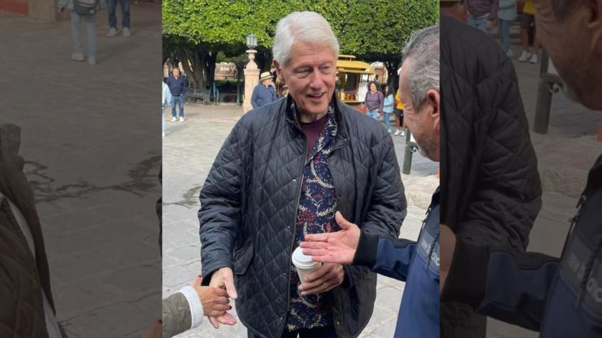 Tras revelarse documentos clave de Jeffrey Epstein: Bill Clinton es visto paseando por México