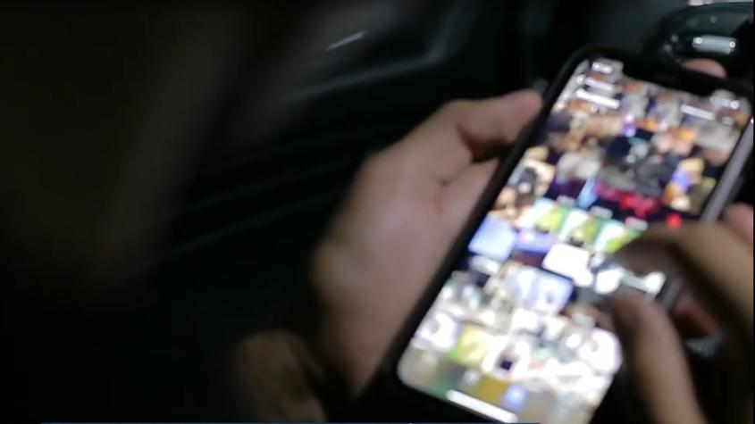 "Mi hija estaba sola": Mujer relata cómo descubrió que su ex había enviado videos íntimos a los apoderados del curso "Mi hija estaba sola": Mujer relata cómo descubrió que su ex había enviado videos íntimos a los apoderados del curso