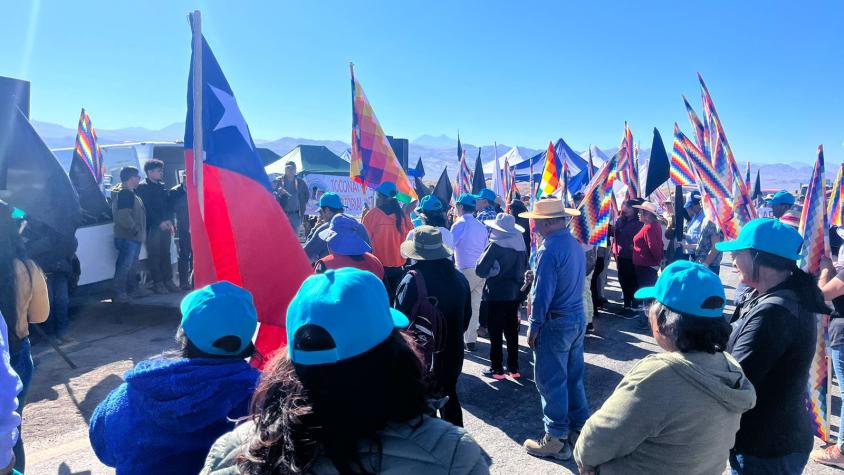 SQM suspende operaciones tras bloqueo de comunidades en Salar de Atacama