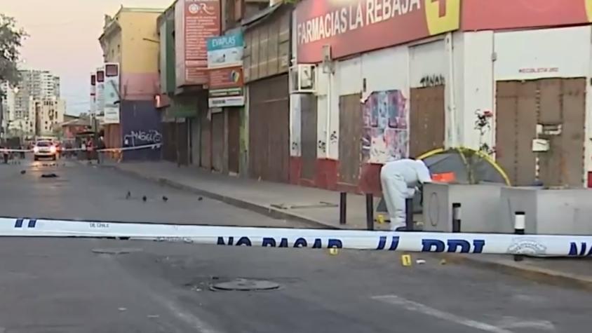 Hombre mató a persona en situación de calle frente a funcionarios de la PDI: fue abatido por detectives y permanece grave