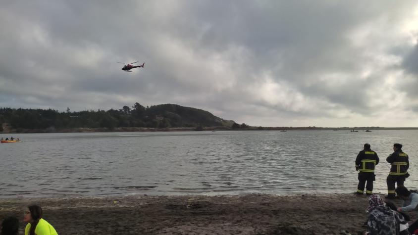 Buscan adolescente que desapareció mientras nadaba en laguna en Pichilemu