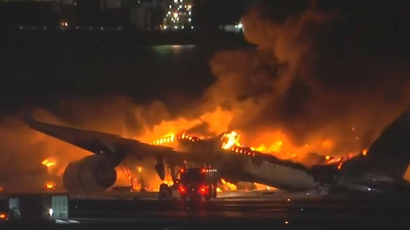 VIDEO del momento exacto del choque de aviones en aeropuerto de Japón
