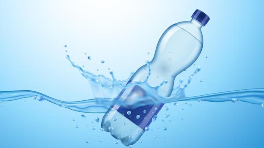 Agua embotellada contiene cientos de miles de pedacitos de plástico, según estudio