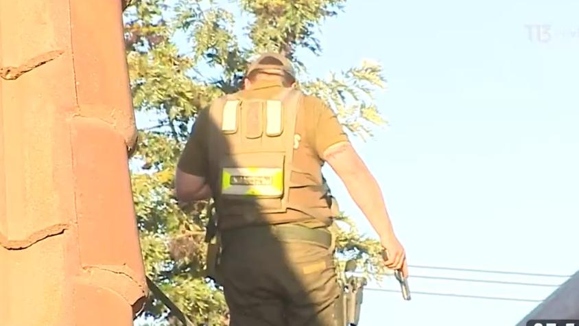 Robo frustrado a joyería en Maipú: Video muestra en vivo la detención de uno de los delincuentes en techo de un local