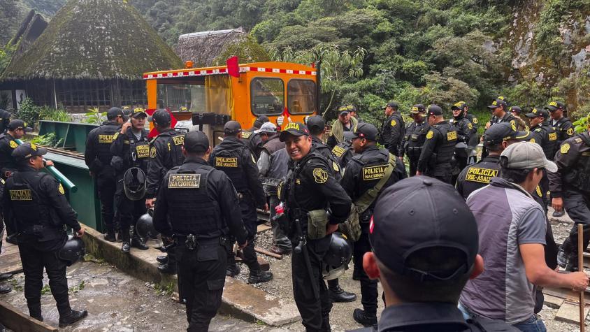 ¿Pensabas viajar a Machu Picchu? Evacuaron a 700 turistas -incluidos chilenos- tras paro indefinido de trabajadores