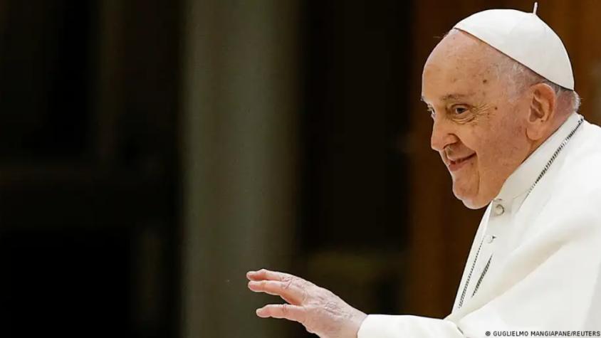 El papa Francisco pide la “prohibición” de los vientres de alquiler