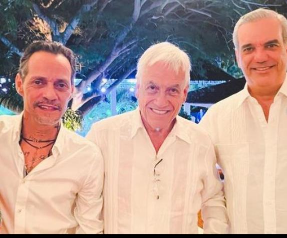 Con Marc Anthony, Bill Clinton y el “Negro”: Expresidente Piñera comparte fotos de sus fiestas de fin de año