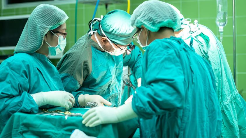 Histórica operación: Extirpan tumor neural de 45 kilos a hombre en Puerto Montt
