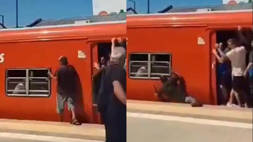 VIDEO | Hombre perdió el equilibrio y cayó a las vías del tren con la máquina en movimiento