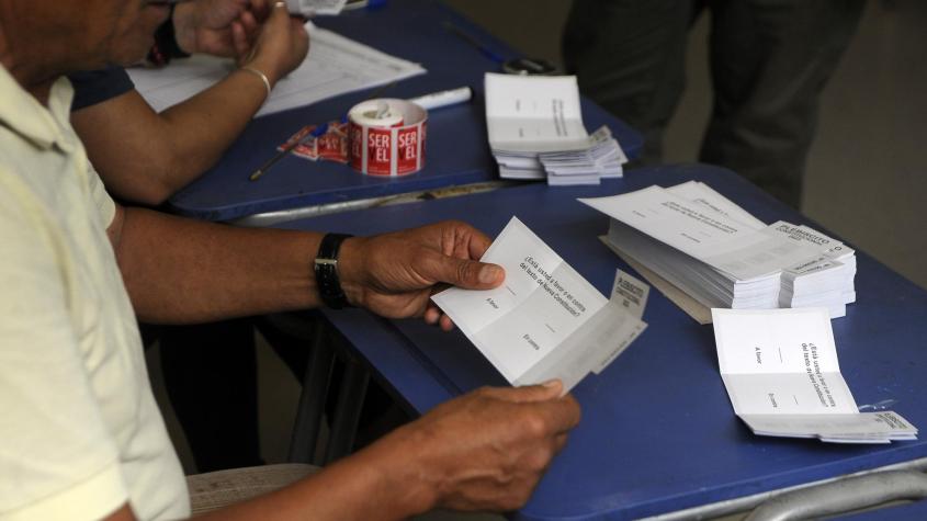 Inician pago a vocales de mesa del Plebiscito: conoce el monto y día exacto de transferencia