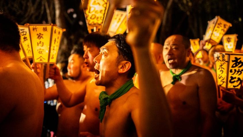 Japón: festival de los "hombres desnudos" sucumbe al envejecimiento de la población