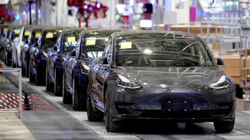 Tesla llamará a revisión más de 2 millones de vehículos en EEUU