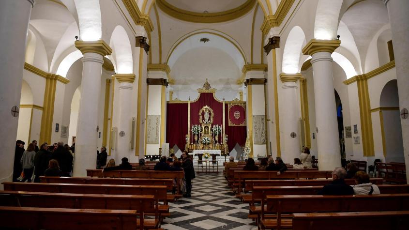 "Dolor y consternación por el sufrimiento y escándalo": Sacerdote es acusado de traficar Viagra