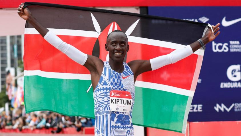 Kelvin Kiptum, dueño del récord mundial de maratón, muere a los 24 años en accidente de tránsito