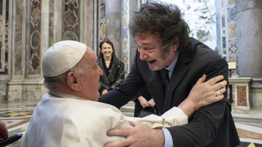 Papa Francisco y Javier Milei se abrazan por primera vez en el Vaticano