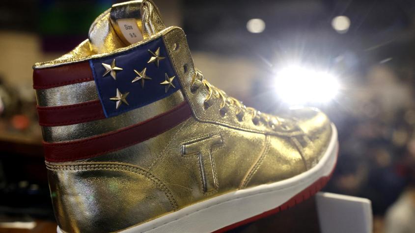¿Las usarías?: Trump lanza marca de zapatillas en medio de millonarias multas por fraudes