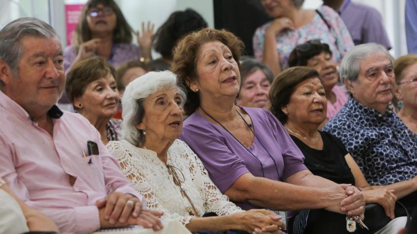 Para encontrar amigos: Chilenos crean red social dirigida a personas mayores