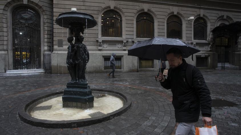Bajan las temperaturas: ¿Puede llover este jueves en Santiago? 