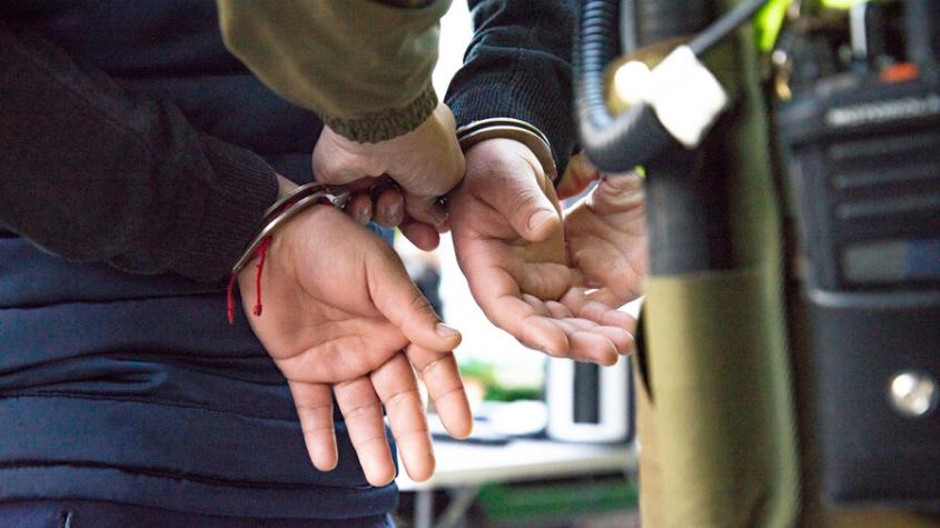 Puente Alto: persecución termina con dos detenidos, un adulto y una menor de edad