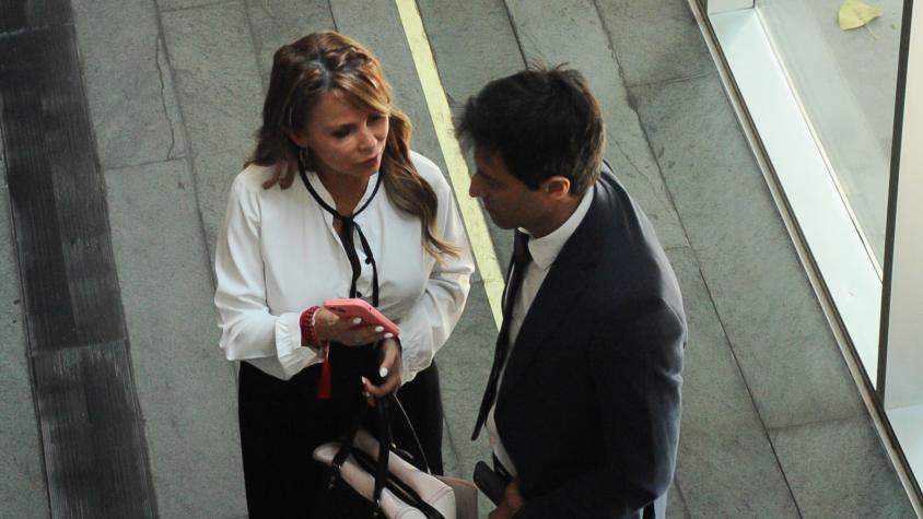 "Por diferencias con la clienta": Cathy Barriga pierde a uno de sus tres abogados defensores "Por diferencias con la clienta": Cathy Barriga pierde a uno de sus tres abogados defensores