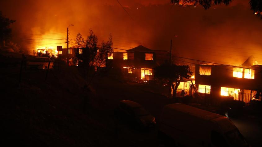 “Tormenta de fuego”: En qué consiste el fenómeno que se produjo en los incendios forestales de Valparaíso