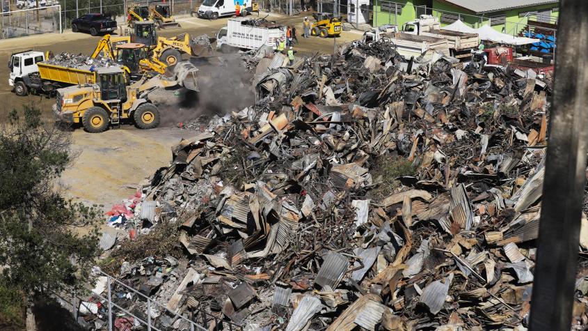 Otro problema medioambiental: ¿Qué se hará con las más de 40 mil toneladas de escombros tras los incendios en la región de Valparaíso?