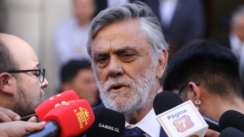 Longueira criticó al Gobierno en velorio de Piñera: "Ha sido por lejos la peor oposición que ha habido en Chile"