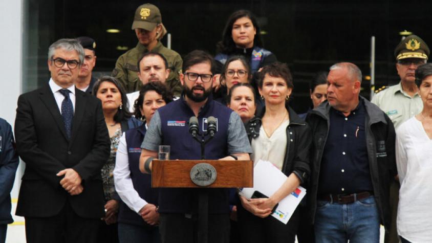 Boric y detenidos por presunta responsabilidad en incendios: "A estos miserables les debe caer todo el peso de la ley" Boric y detenidos por presunta responsabilidad en incendios: "A estos miserables les debe caer todo el peso de la ley"