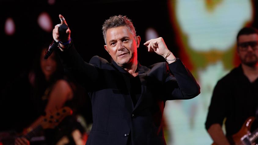 La razón por la que Alejandro Sanz usó vendas en sus dedos en Viña 2024