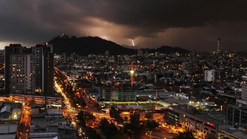 Tormenta eléctrica en Santiago... con calor: Michelle Adam explica el fenómeno que se produciría HOY en la tarde