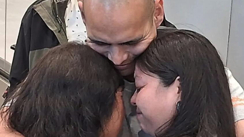 Chilenos adoptados ilegalmente en dictadura conocieron a sus familias: "No puedo esperar a iniciar una nueva vida”