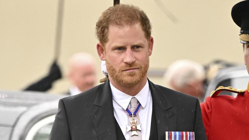 Príncipe Harry viajará a Inglaterra por diagnóstico de cáncer del Rey Carlos III