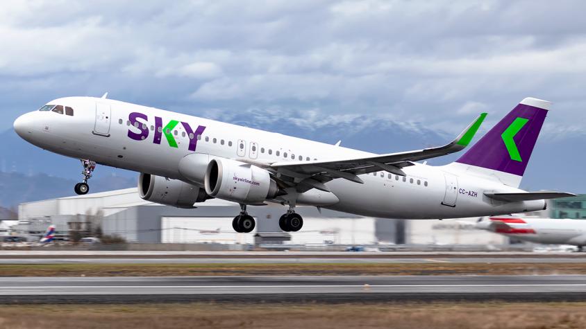 Sky Airline publica ofertas de trabajo con modelo laboral flexible y tickets a precios reducidos