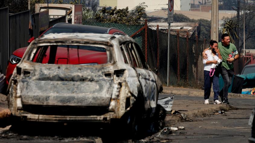 Las impresionantes imágenes de las filas de autos quemados en Viña del Mar tras incendio forestal