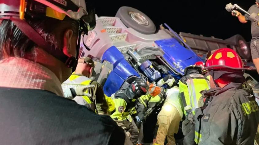 Accidente en Arica: camión se volcó y dos niñas no pudieron ser rescatadas 