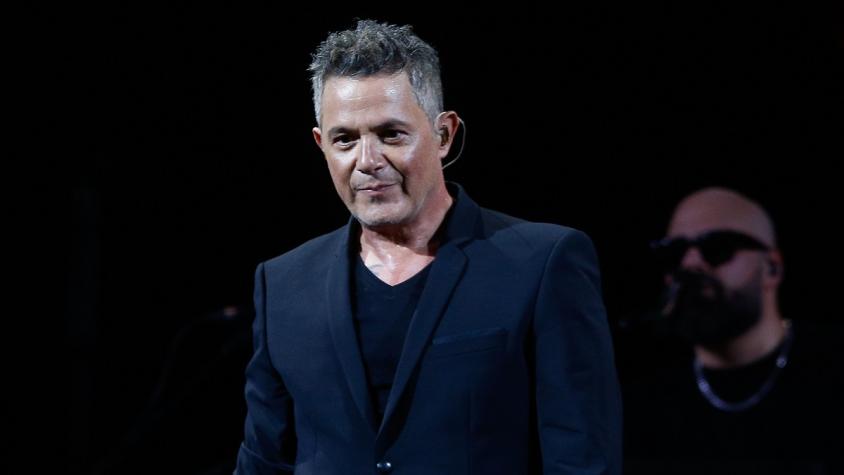 El complejo momento que vivió Alejandro Sanz tras ser abordado por fans en el escenario al finalizar su show en Viña 2024