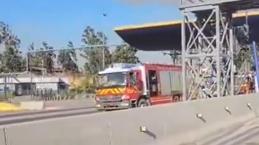 Incendios en Valparaíso: La respuesta de la concesionaria a cargo del peaje que no levantó barrera para el paso de Bomberos