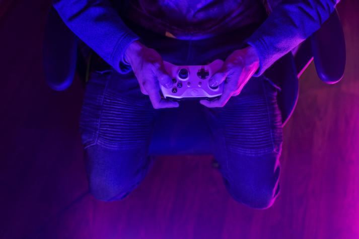 Estudio revela que los gamers tienen más probabilidad de perder la audición debido a los videojuegos
