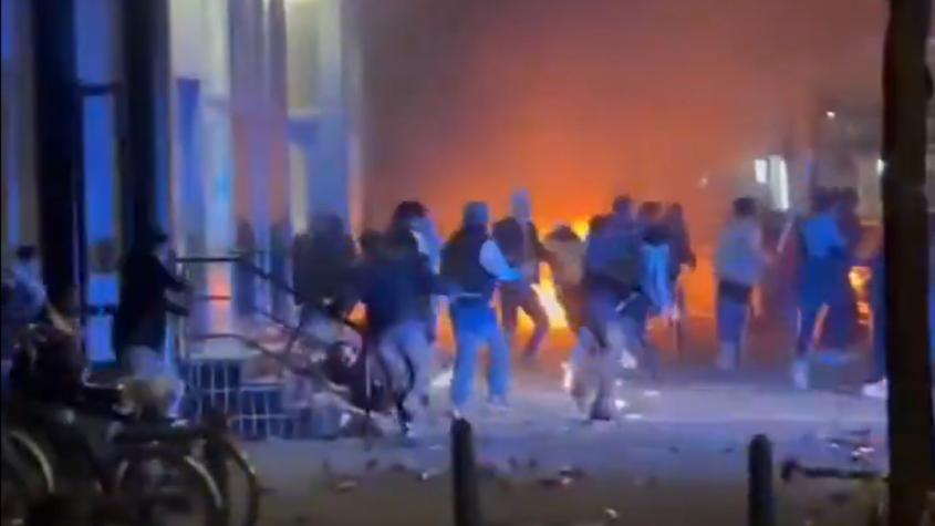 Video | Cuatro policías heridos en disturbios en La Haya