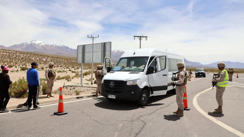 Militares disparan contra van con 17 migrantes que intentaban ingresar de forma irregular a Colchane