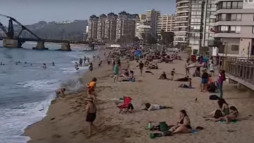 Captan a turistas paseando en playas de Viña del Mar en pleno toque de queda