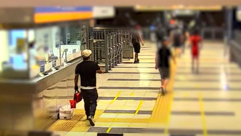 Detienen a miembros de banda que robaba desfibriladores del metro de Santiago y los vendían por redes sociales
